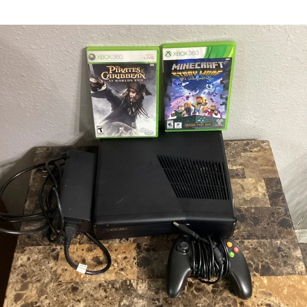 Microsoft Xbox 360 Game Console Bundle 4GB, Power Cord, Controller, and 2 games.